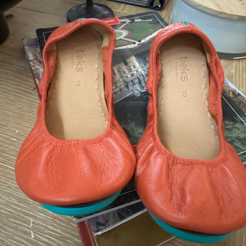 - Like new Tieks women shoes size 10